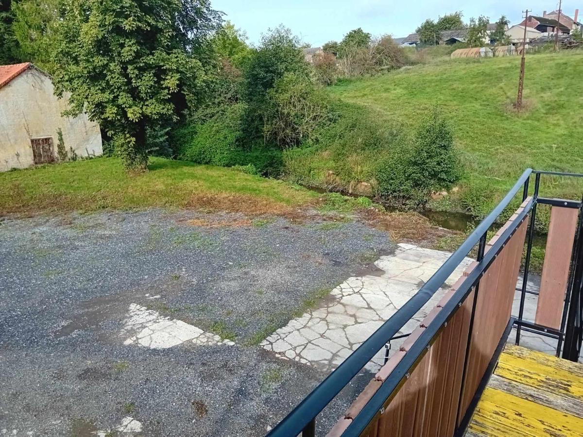 Grand Appartement Avec Terrasse Wignehies Exteriér fotografie